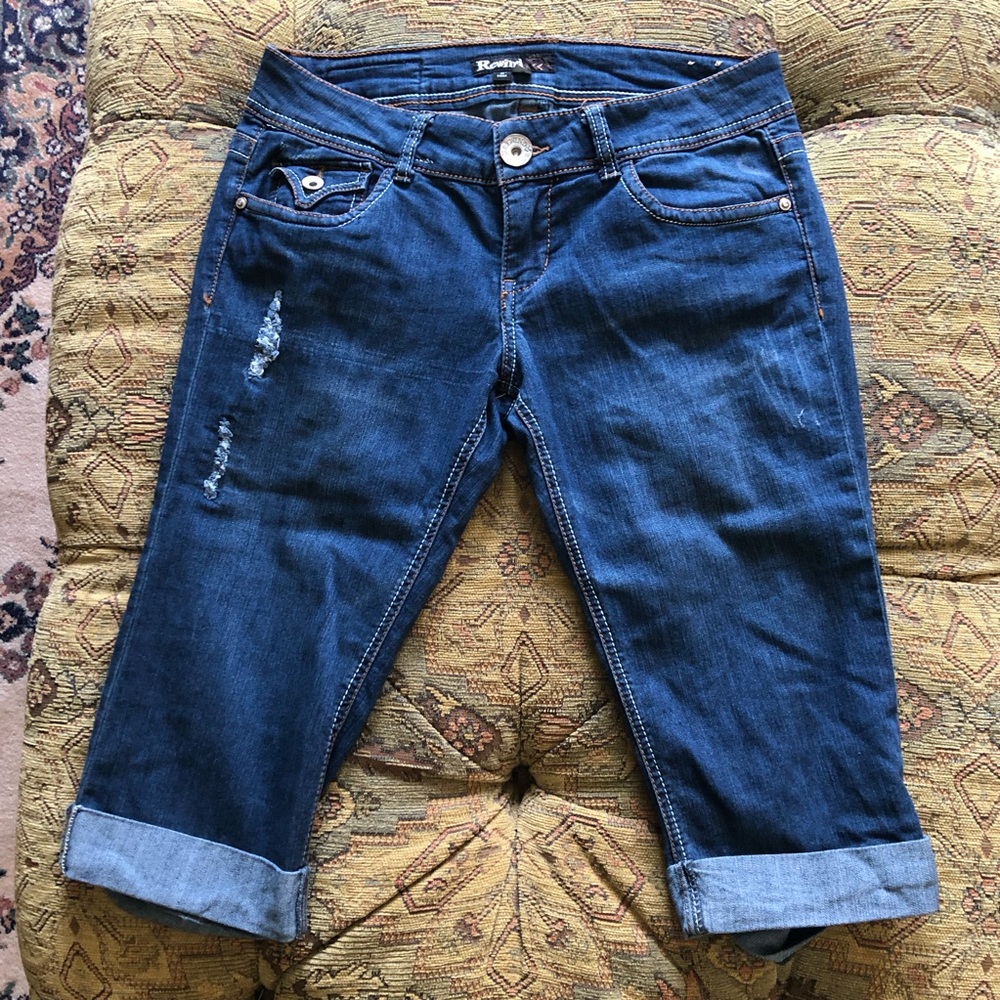 Rewind Size 8/9 Crop Jeans Capri Medium Wash Back Pocket Detailing